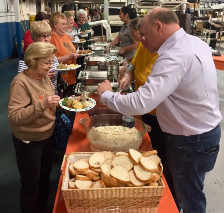 Golden Serves Over 400 Employees Thanksgiving Lunch - Golden